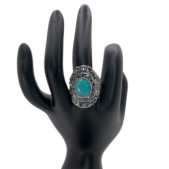 Silver and Light Blue Rhinestone Statement Ring - Size 9 - Picture 2 of 7